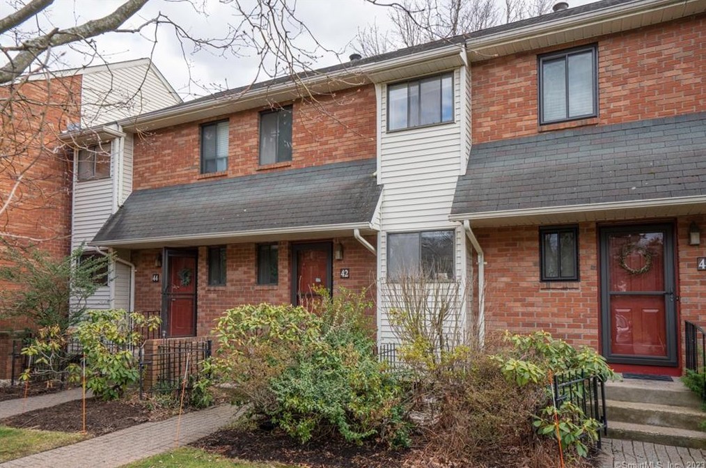 42 Danforth Ln, Hartford CT  06110-2432 exterior