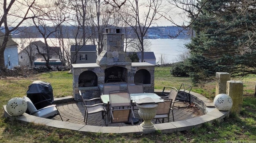 76 Starr Hill Rd, Groton, CT 06340