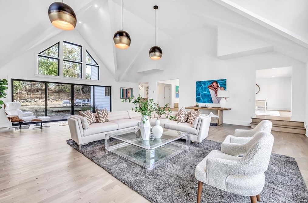 125 Compo Rd S Ln, Westport CT  06880 exterior