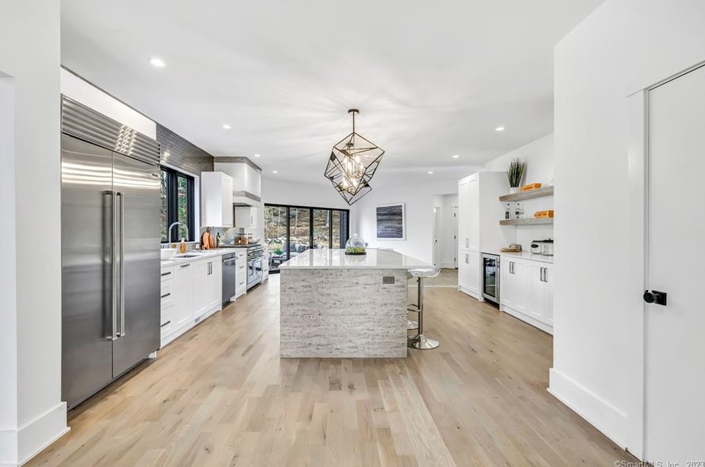 125 Compo Rd S Ln, Westport CT  06880 exterior