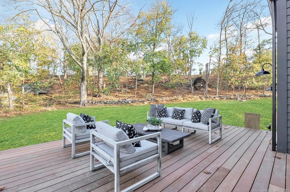 125 Compo Rd S Ln, Westport CT  06880 exterior