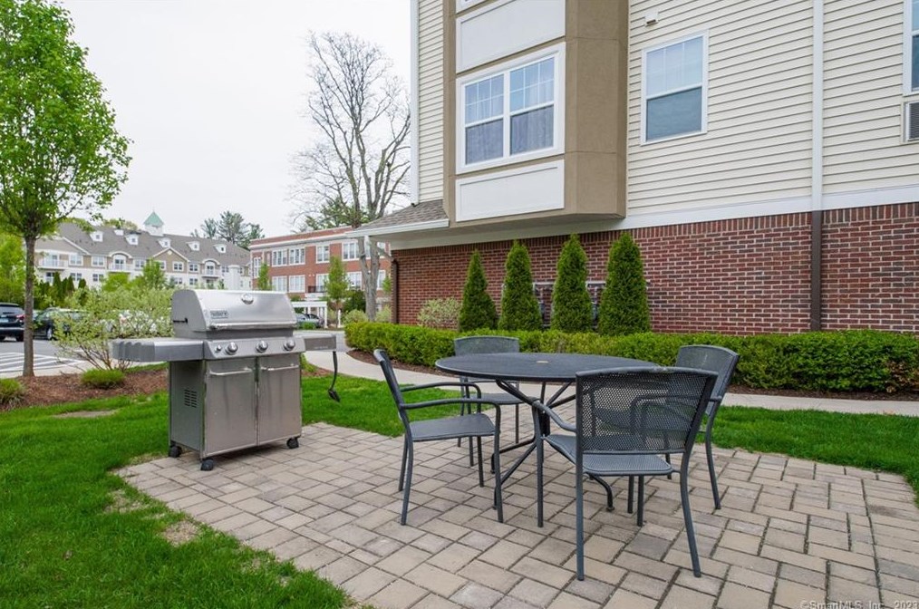 34 School House Dr #307, Hartford, CT 06107