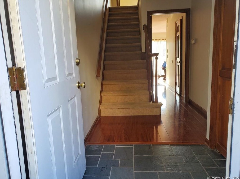 55 Mill Plain Rd #9-5, Danbury, CT 06811