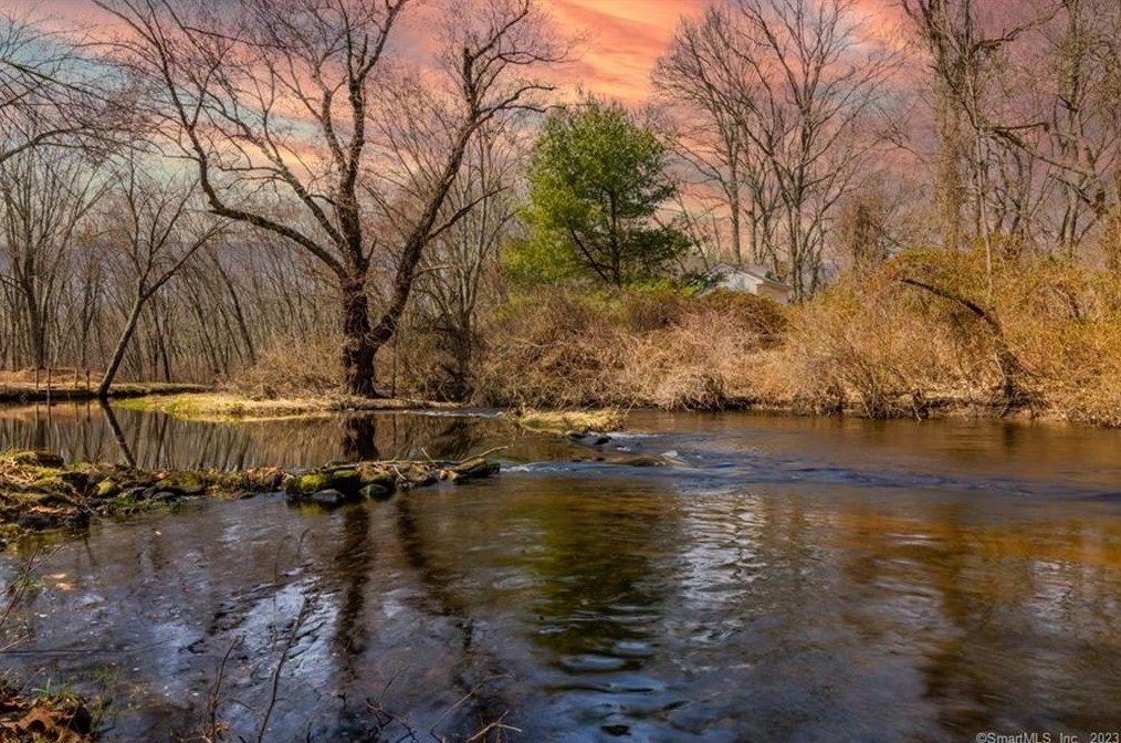86 Duck Hole Rd, Madison, CT 06443-2538