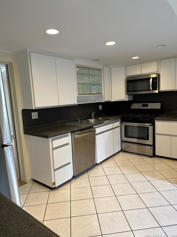 17 Henry St, Bethel, CT 06801