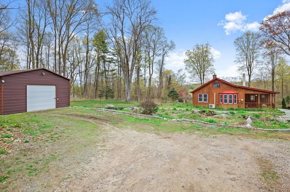 15 Bradley Ln, Sandy Hook, CT 06482