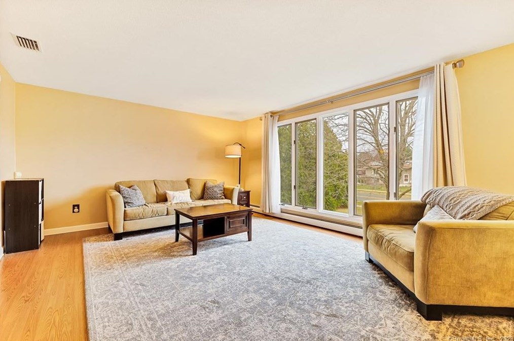 330 Brookfield St, Wapping, CT 06074
