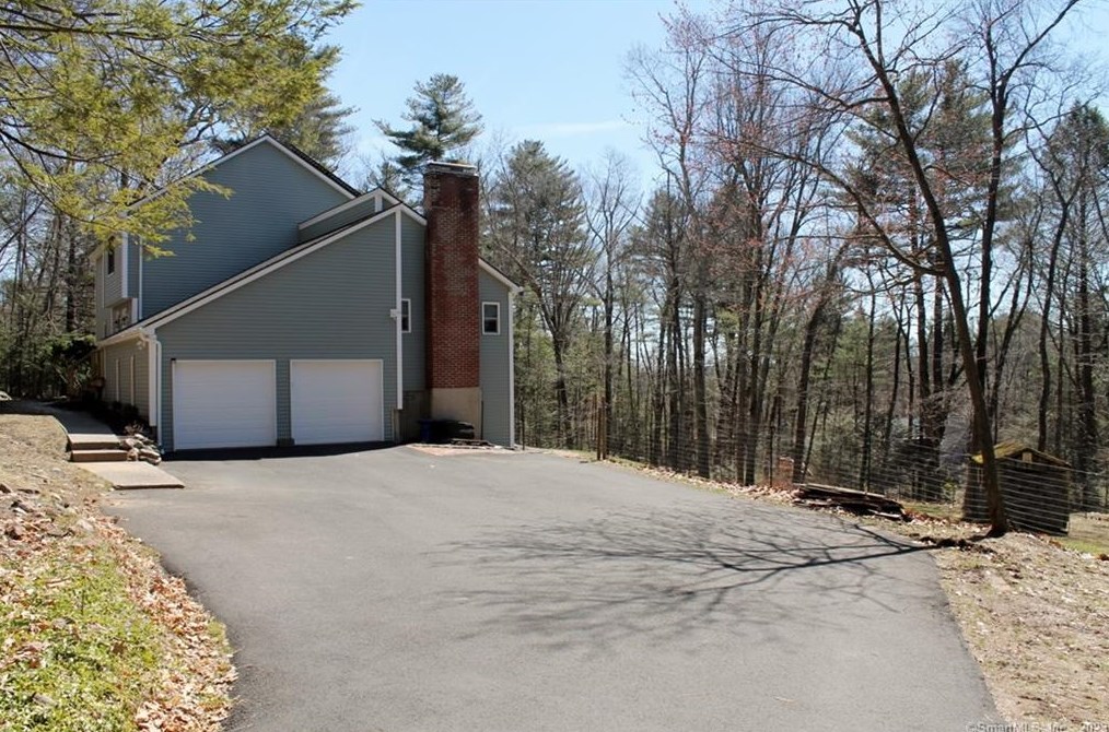7 Woodland Dr, Collinsville CT  06019-2005 exterior