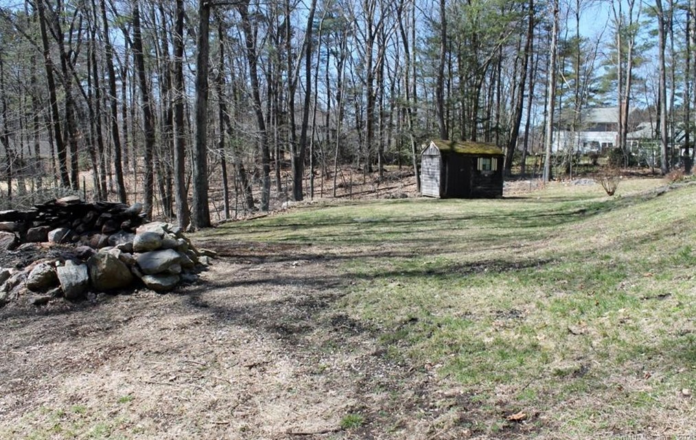 7 Woodland Dr, Collinsville CT  06019-2005 exterior
