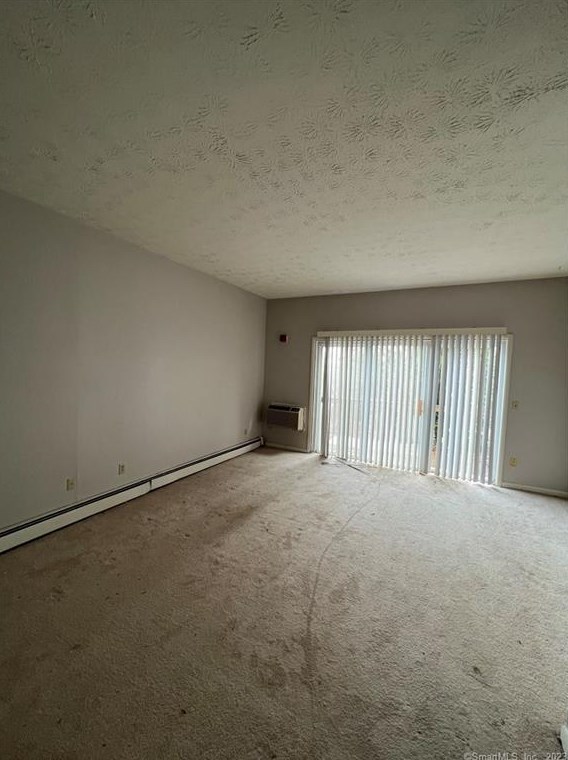 8 Walnut Dr #b, Uncasville, CT 06382