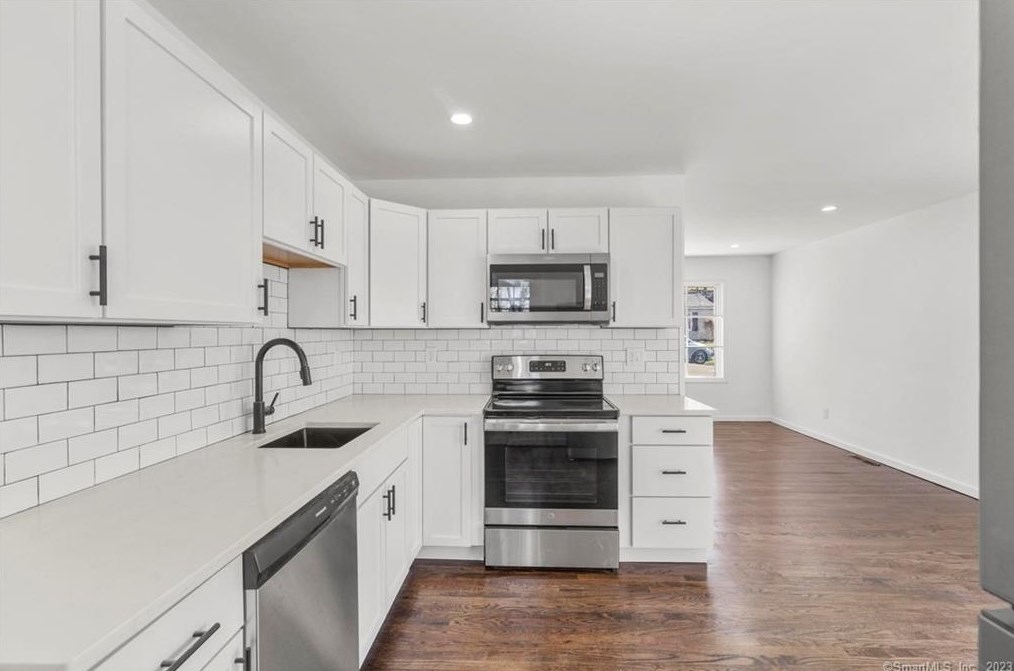 7 Alan Dr, Ansonia, CT 06401