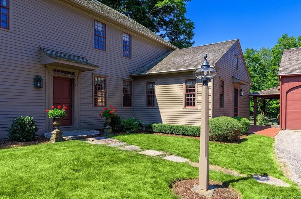28 Prospect St, Woodstock, CT 06281-1628