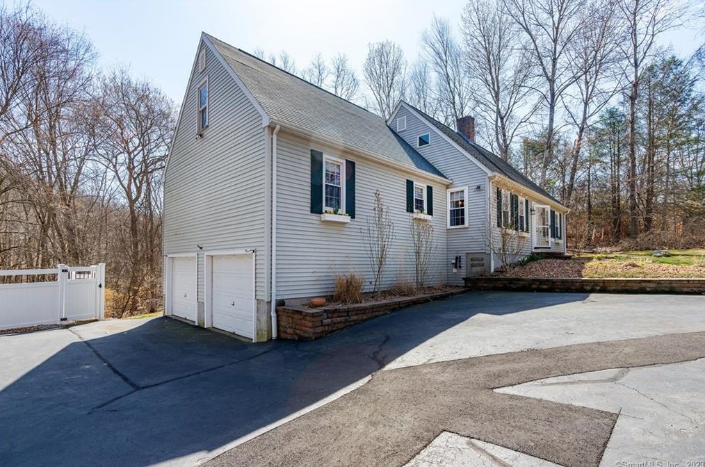 190 Avery Hill Rd, Gales Ferry, CT 06339