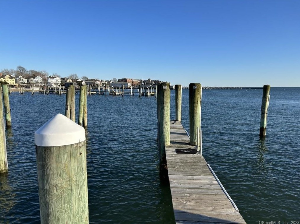 4 Northwest St #b28, Stonington, CT 06378