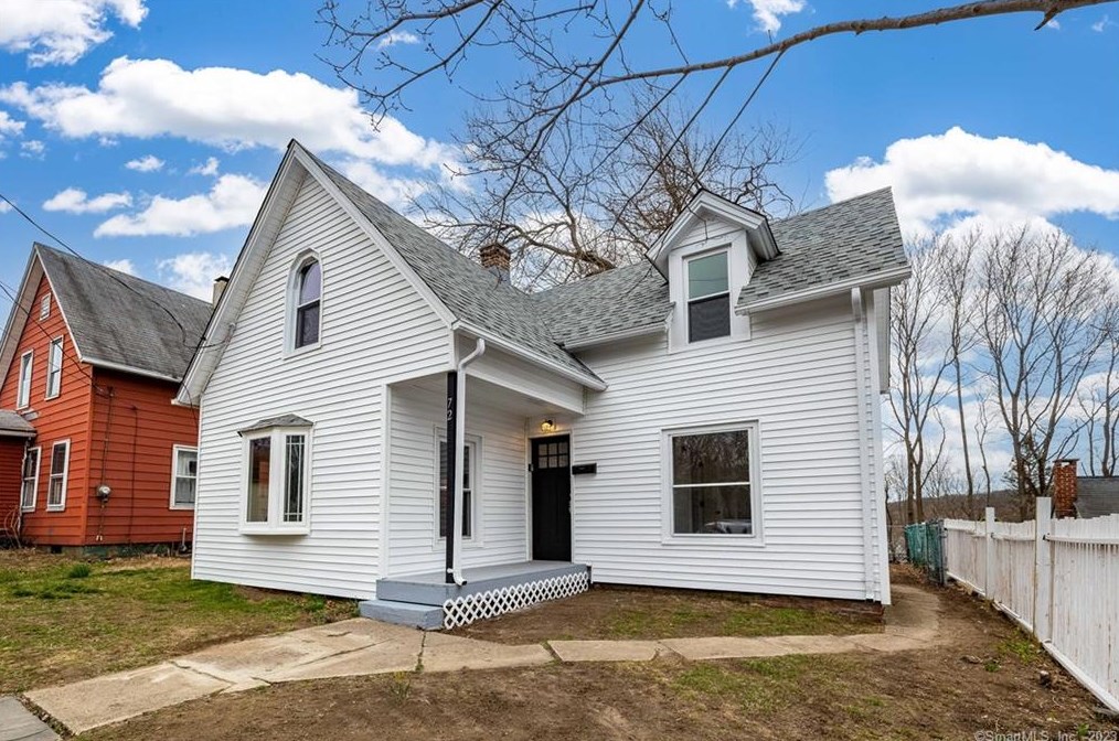 72 Division St, Norwich, CT 06360