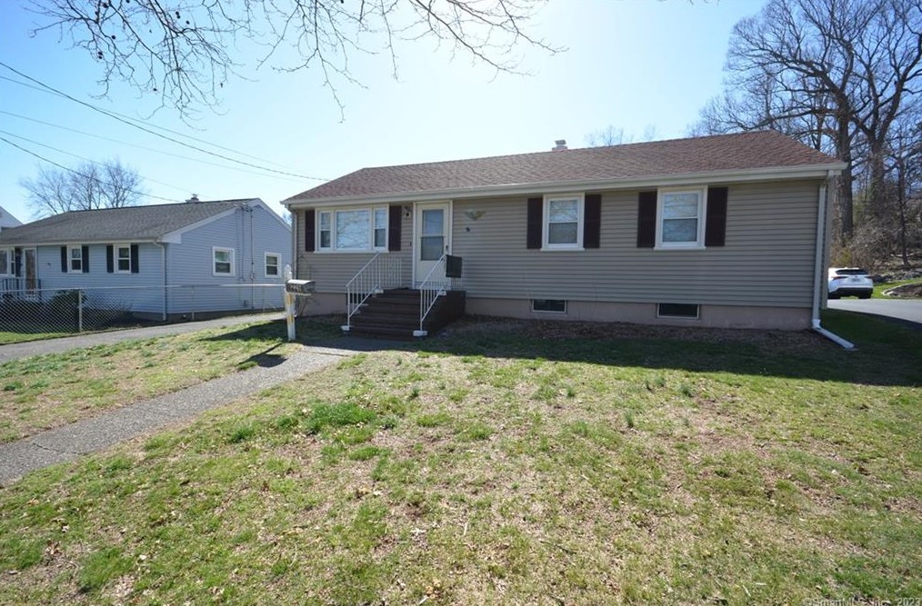 226 Red Bird Dr, Stratford, CT 06614-2961