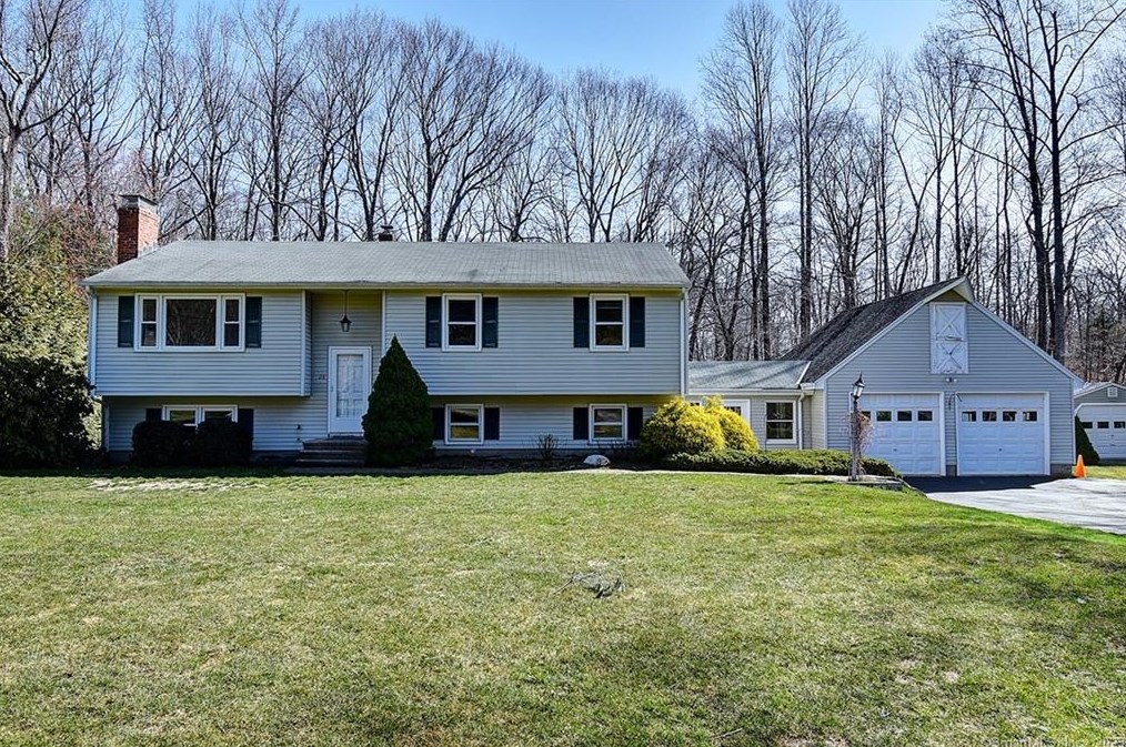 26 Crestwood, East Hampton, CT 06424