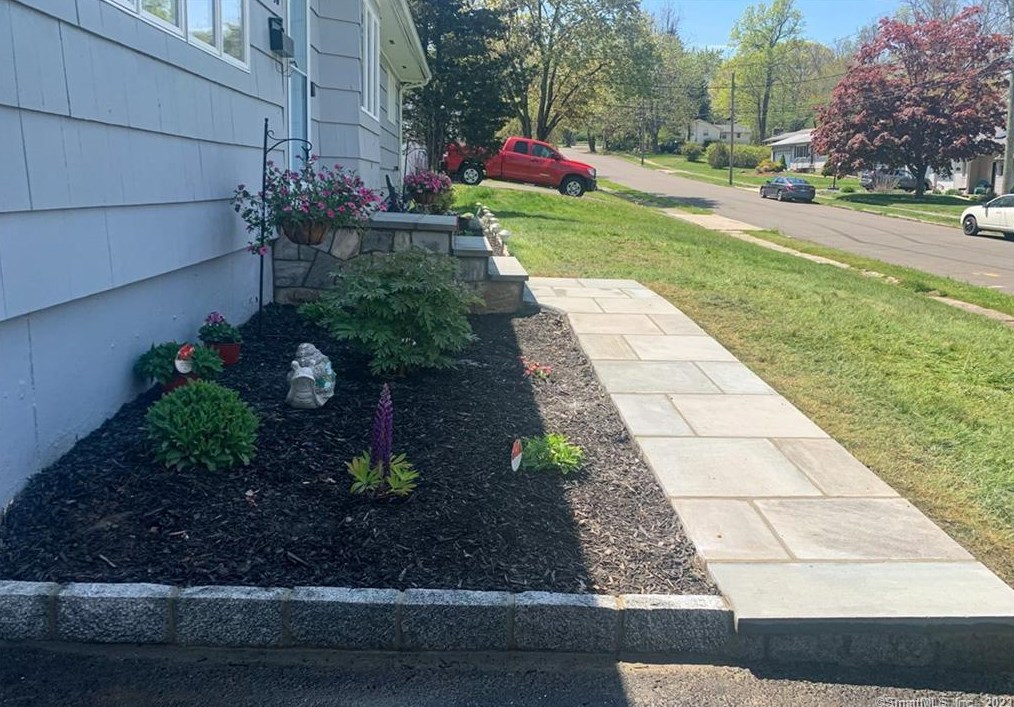 96 Cornflower Dr, Milford, CT 06460