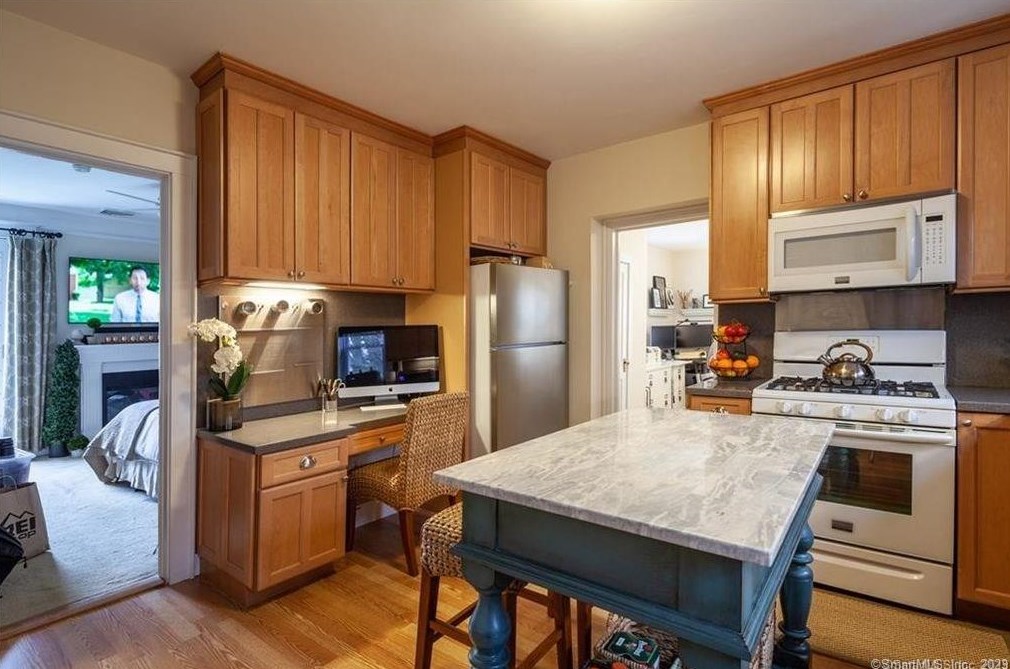 26 Ledge Ave #b, New Canaan, CT 06840