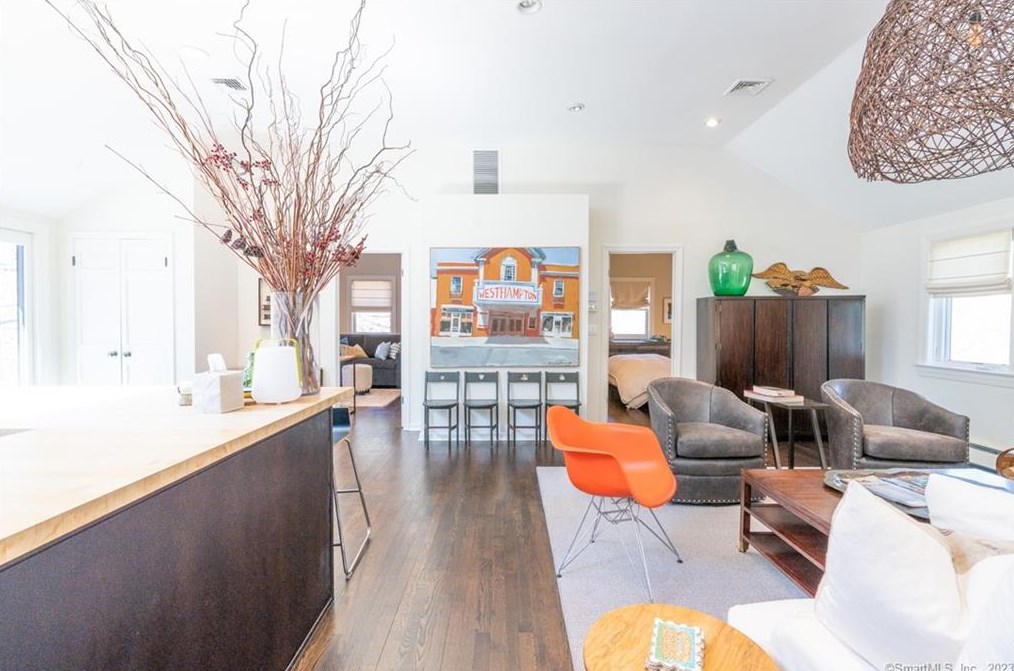 6 Pondside Dr, Westport CT  06880-5048 exterior