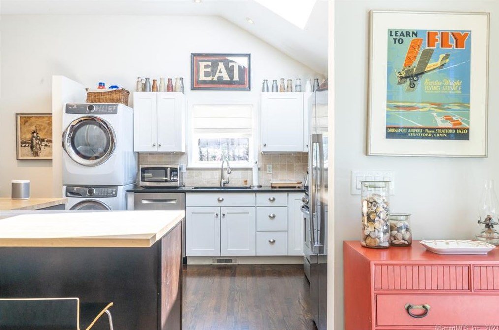 6 Pondside Dr, Westport CT  06880-5048 exterior