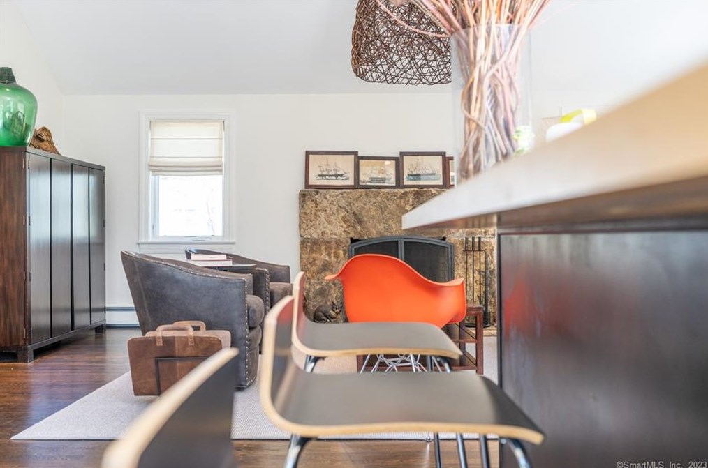 6 Pondside Dr, Westport CT  06880-5048 exterior