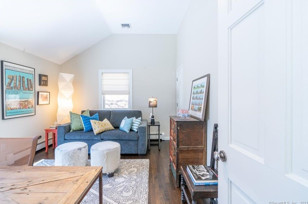 6 Pondside Dr, Westport CT  06880-5048 exterior