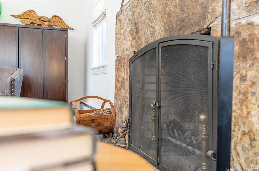 6 Pondside Dr, Westport CT  06880-5048 exterior