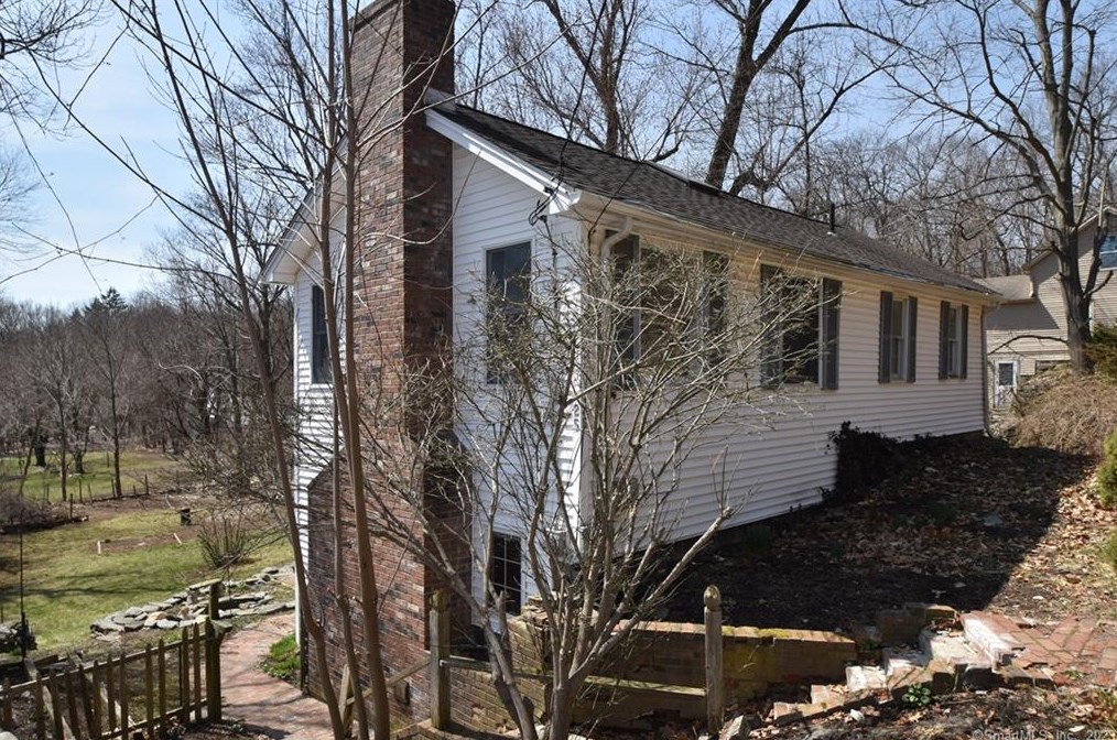 25 Upper Butcher Rd, Ellington, CT 06029