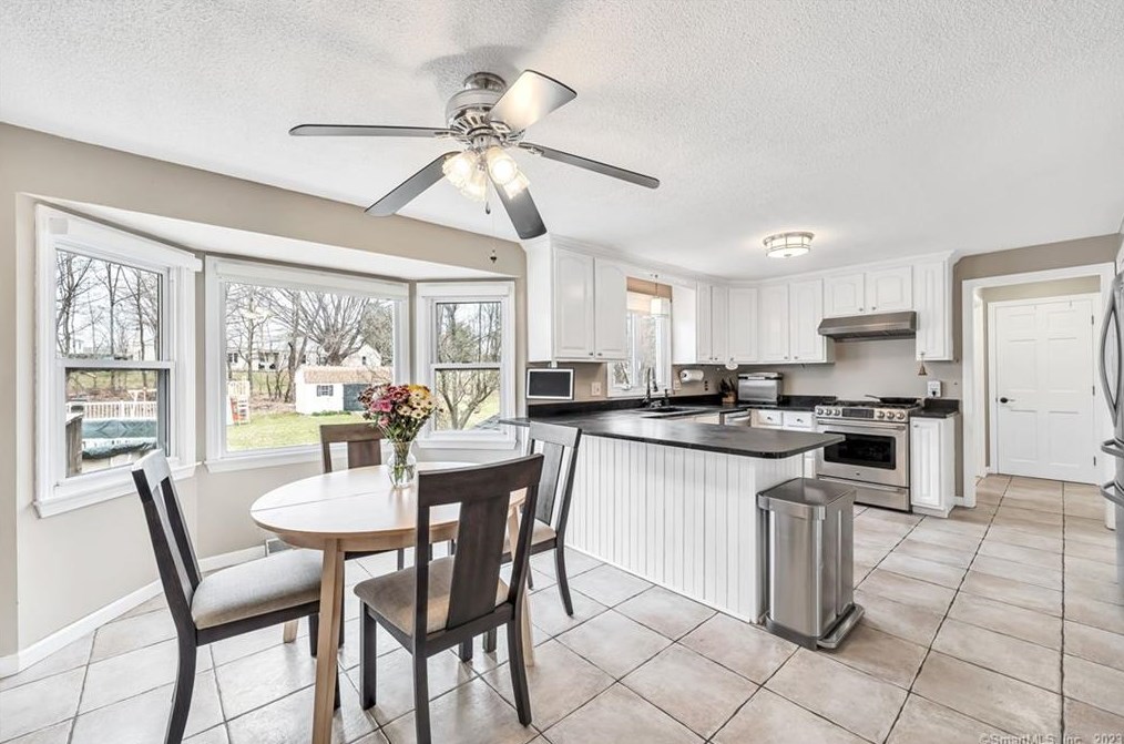 1405 East St, Suffield CT  06078-1308 exterior