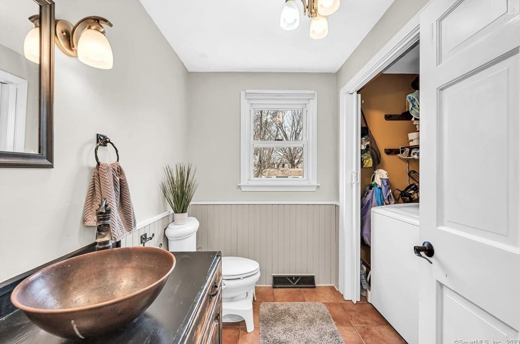 1405 East St, Suffield CT  06078-1308 exterior
