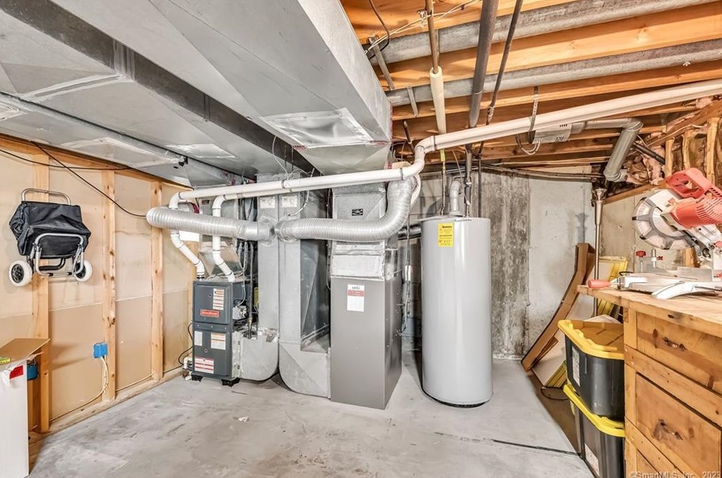 1405 East St, Suffield CT  06078-1308 exterior
