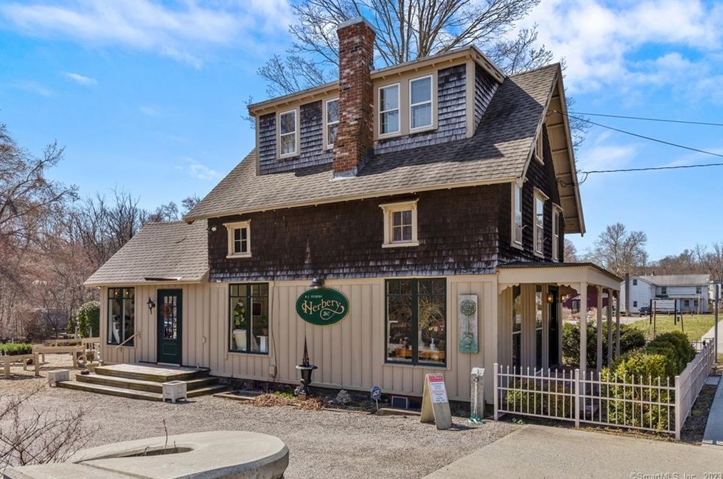 26 Water St, Chester, CT 06412