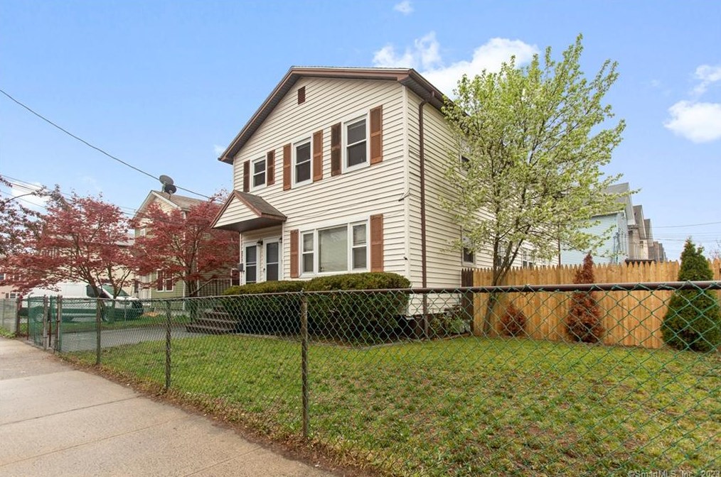 226 Poplar St, New Haven, CT 06513-3704
