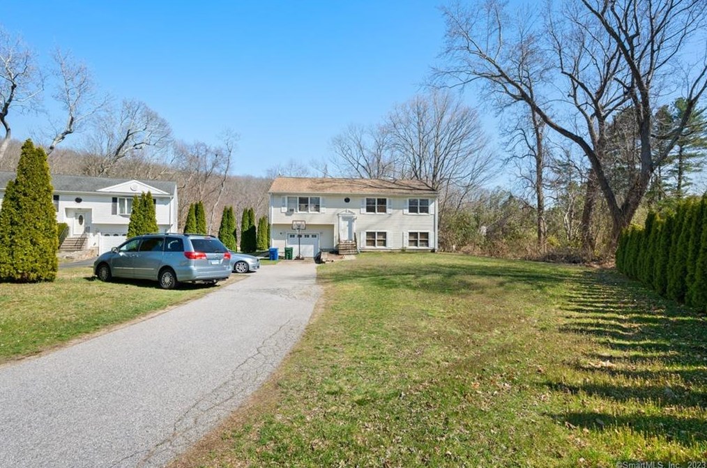 18 Clark Pl, Quaker Hill, CT 06375