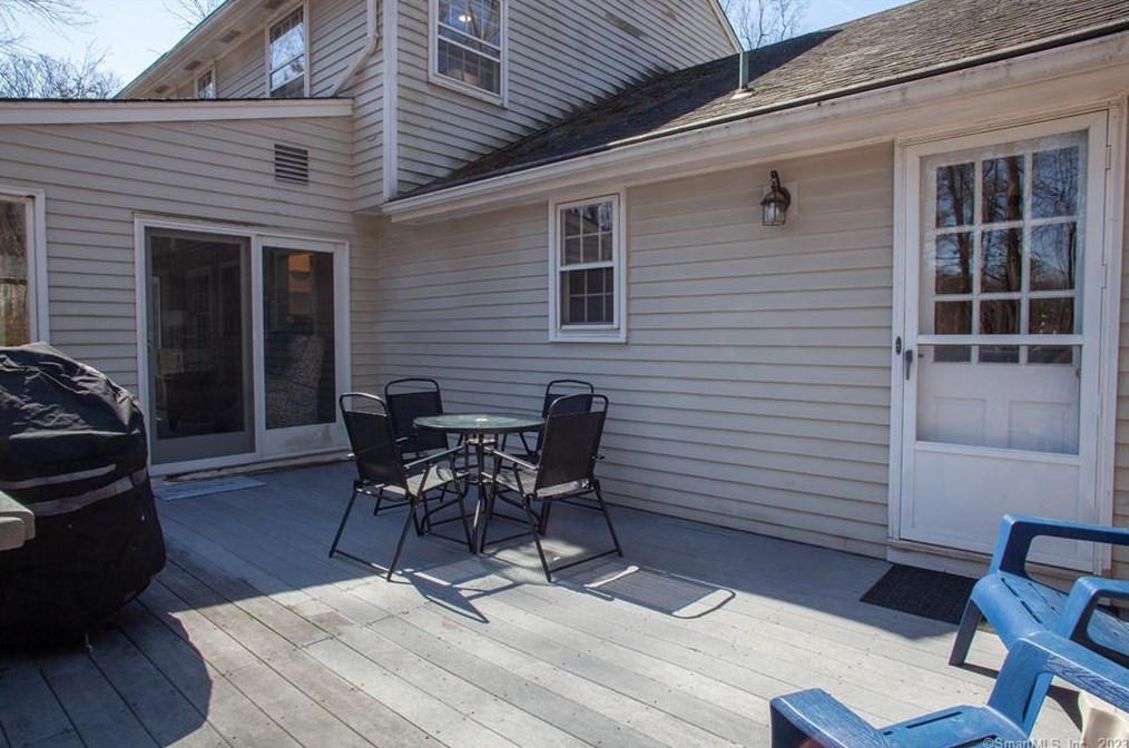 4 Powder Horn Dr, Simsbury CT  06070-1712 exterior