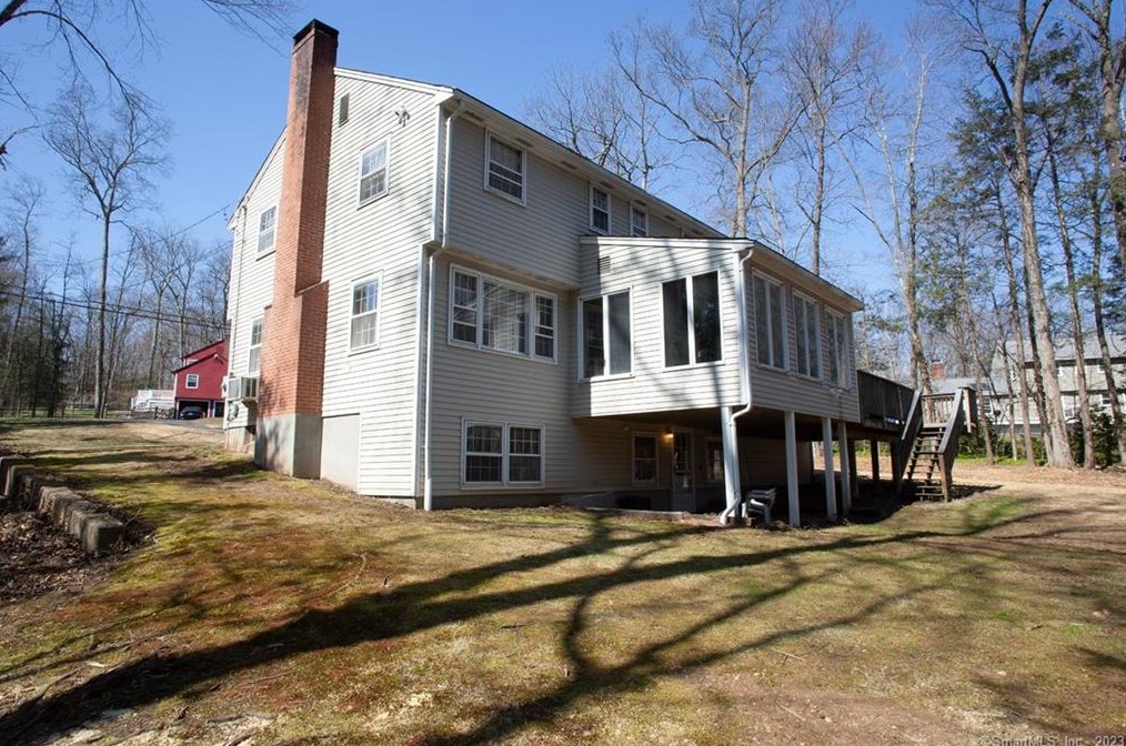 4 Powder Horn Dr, Simsbury CT  06070-1712 exterior
