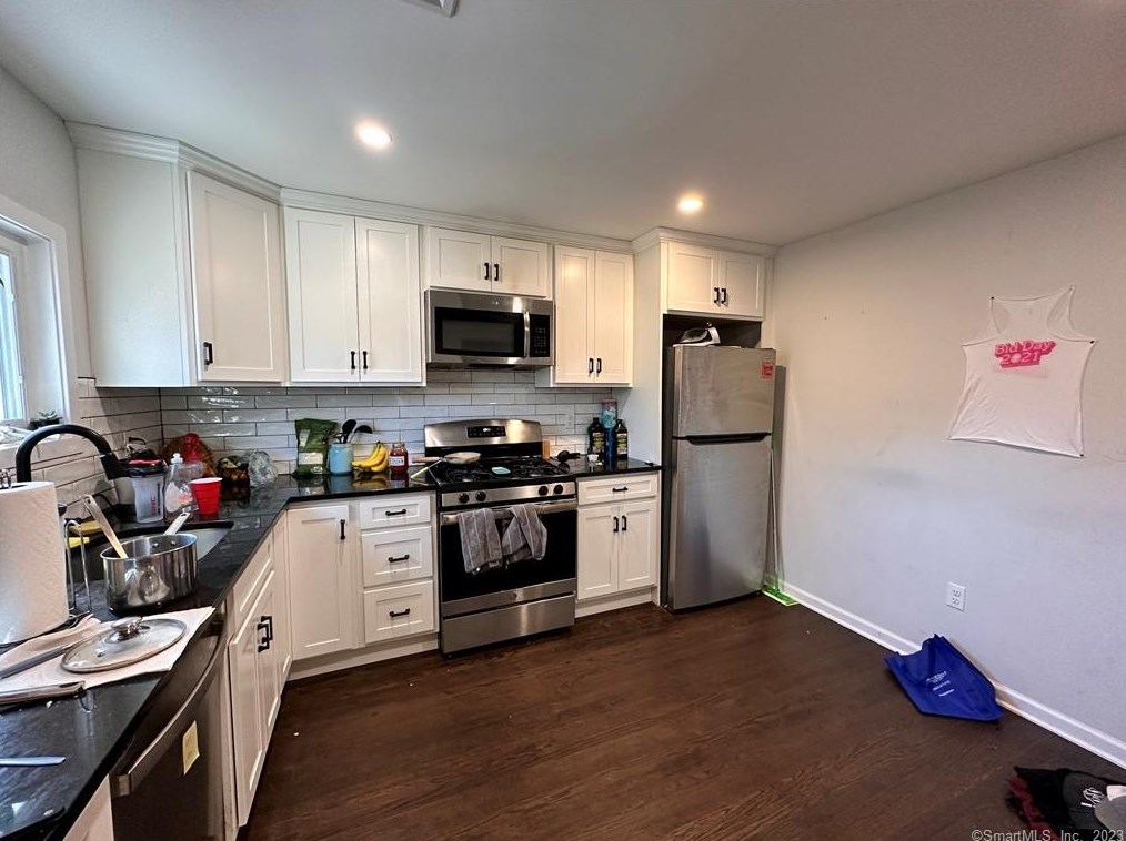 3357 Whitney Ave #2nd Floor, New Haven, CT 06518