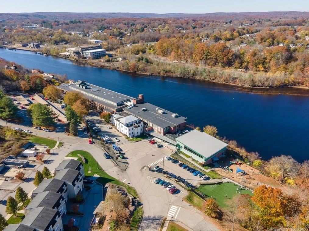 68 Thermos Ave #214b, Norwich, CT 06360