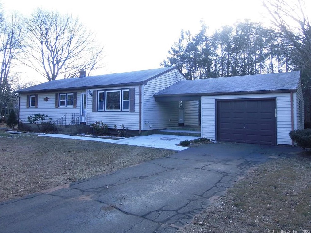 42 Manor Dr, North Haven, CT 06473
