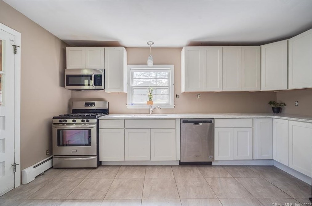 19 Lord St, Rocky Hill, CT 06067