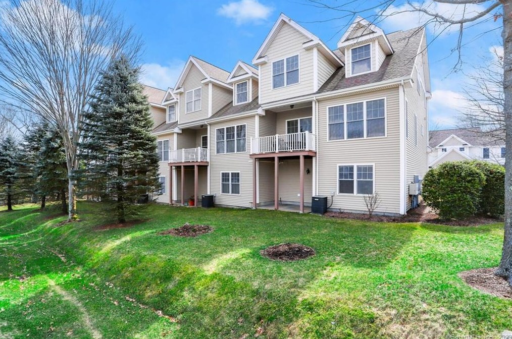 2 Ashwood, Huntington, CT 06484