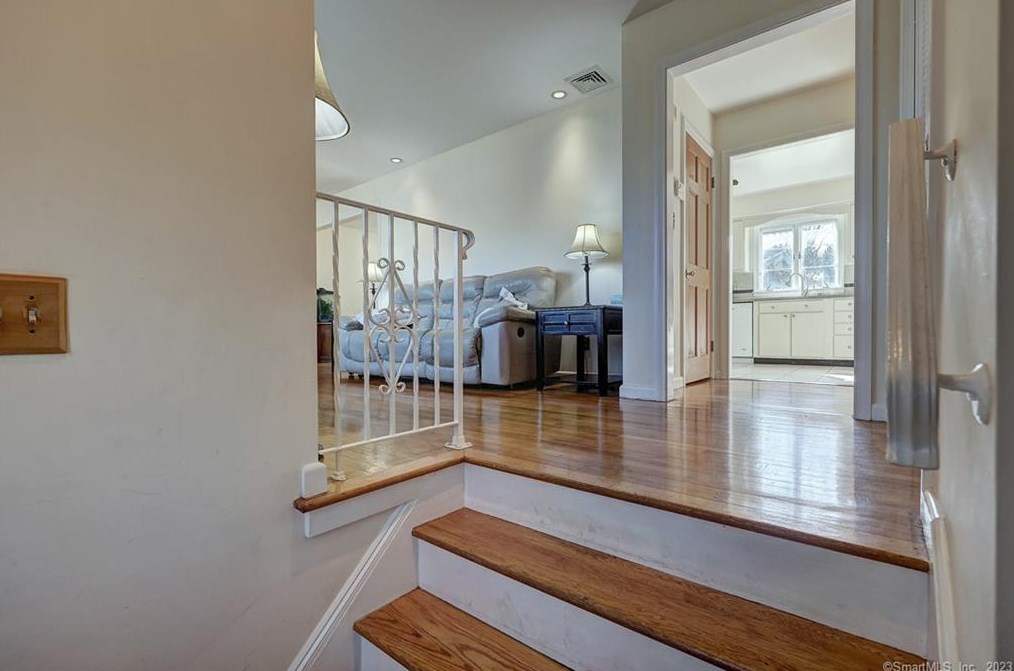 31 Mansfield, North Haven, CT 06473