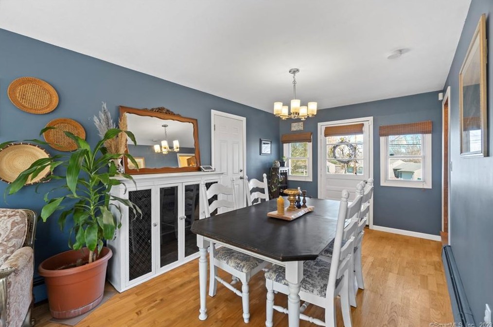 24 Fans Rock Rd, New Haven CT  06518-2058 exterior