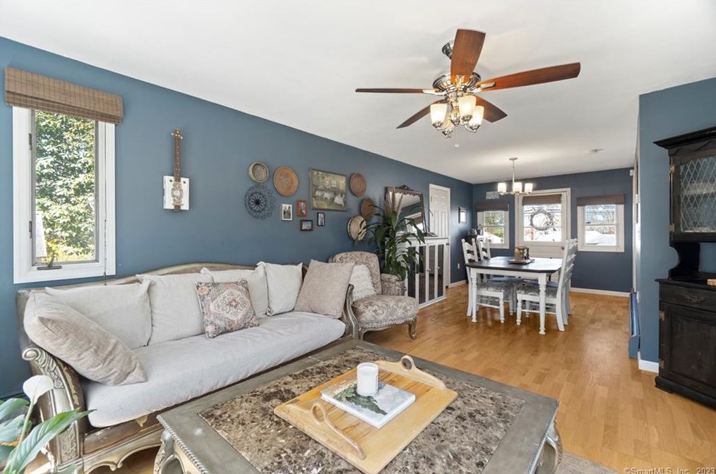 24 Fans Rock Rd, New Haven CT  06518-2058 exterior