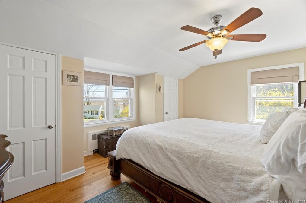 24 Fans Rock Rd, New Haven CT  06518-2058 exterior