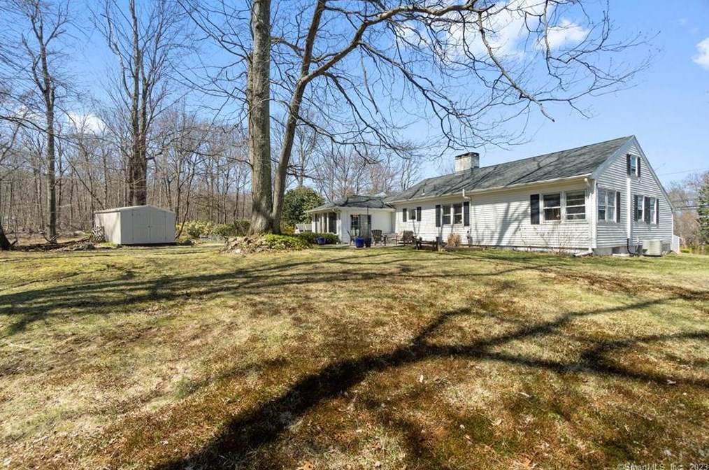 24 Fans Rock Rd, New Haven CT  06518-2058 exterior