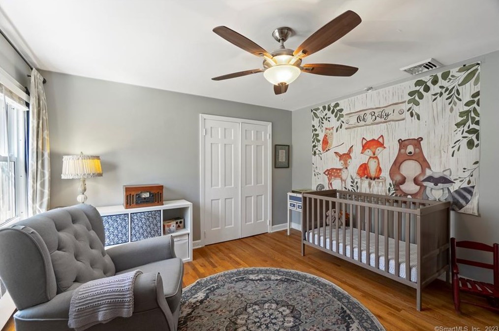 24 Fans Rock Rd, New Haven CT  06518-2058 exterior