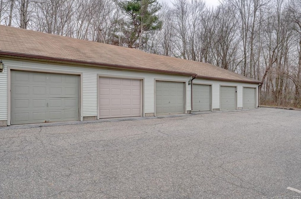 504 Village Dr, Torrington, CT 06790