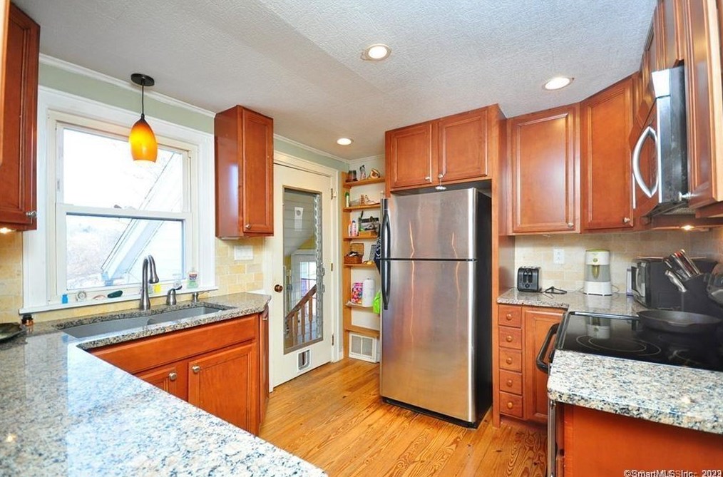 6 Wheeler Rd, Litchfield, CT 06759